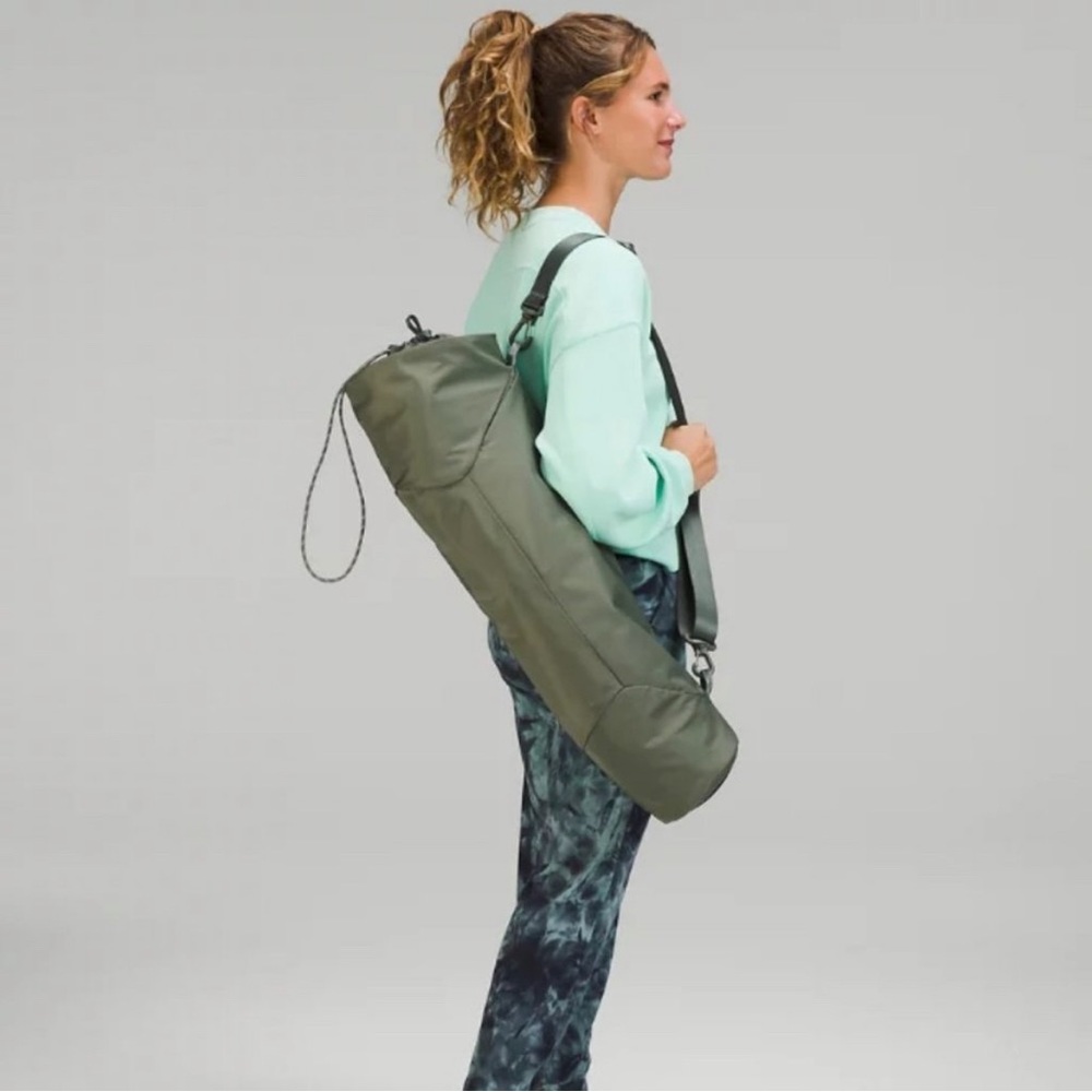 NWT lululemon yoga mat bag, grey sage